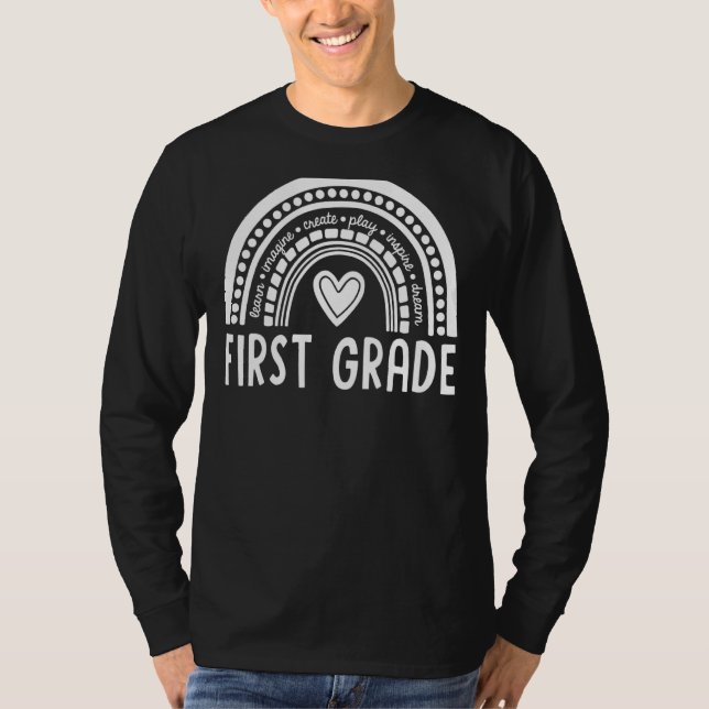 Rainbow Hej First 1st Klass Lärare First Day of T Shirt (Framsida)