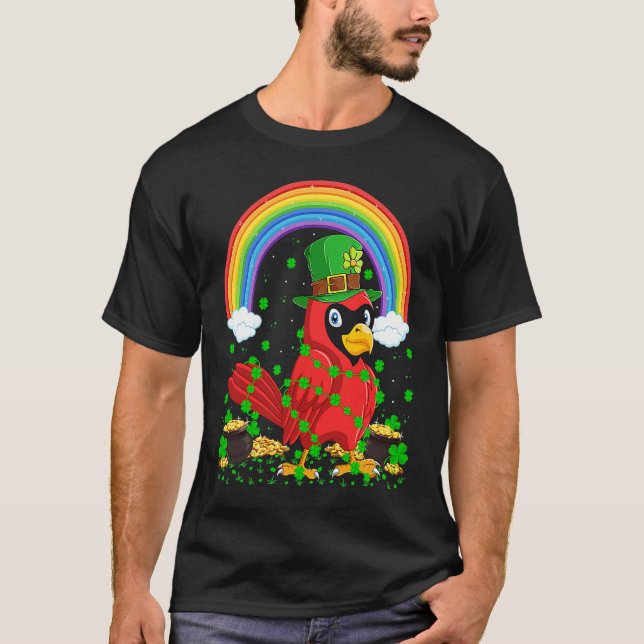 Rainbow Irish Shamrock Cardinal Bird St Patrick's  T Shirt (Framsida)