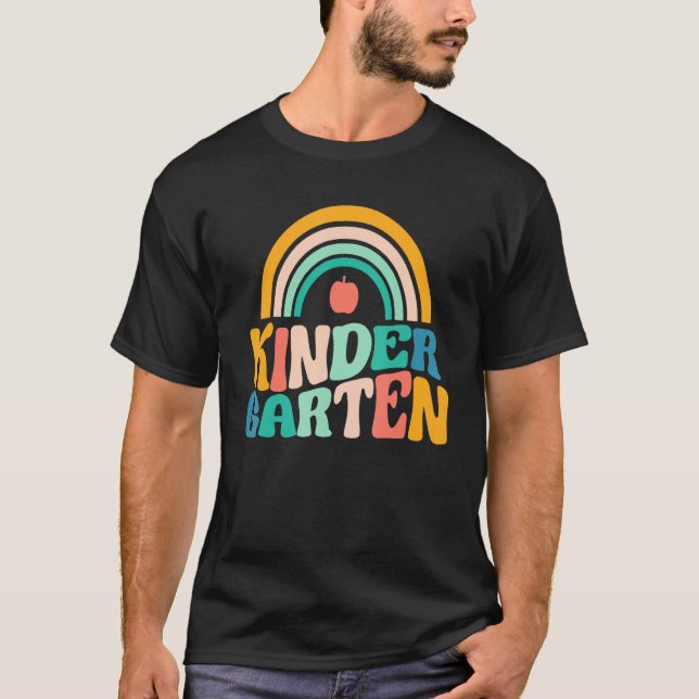 Rainbow Kindergarten Teacher Kinder Crew tillbaka  T Shirt (Framsida)
