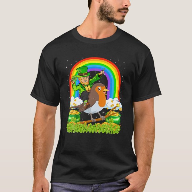 Rainbow Leprechaun Riding American Robin Bird St P T Shirt (Framsida)