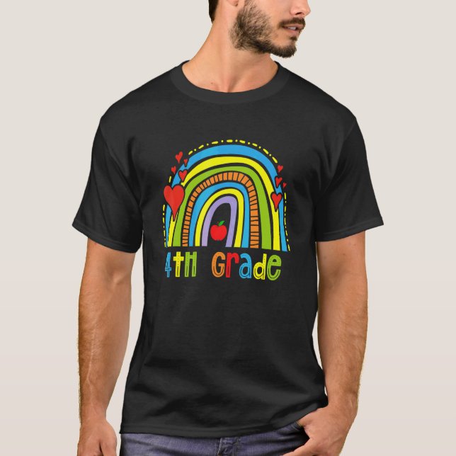 Rainbow Lycklig, förra skoldagen 2022, fjärde Klas T Shirt (Framsida)