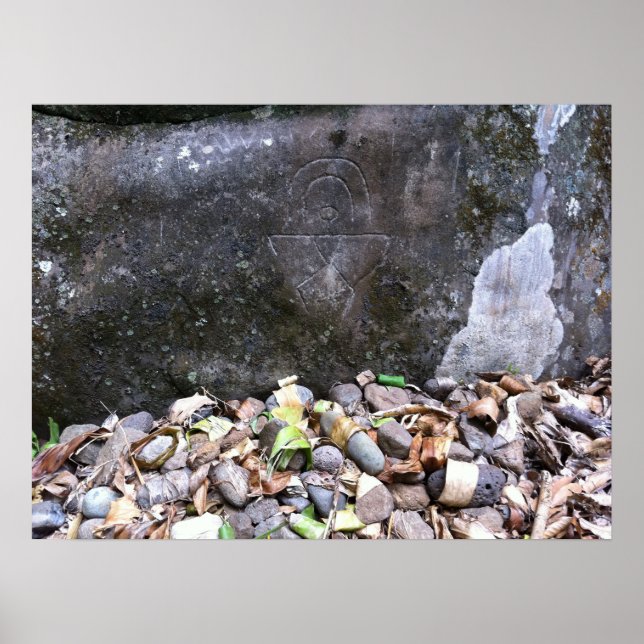 "Rainbow Man" Petroglyph, Maui, Hawaii Poster (Framsidan)