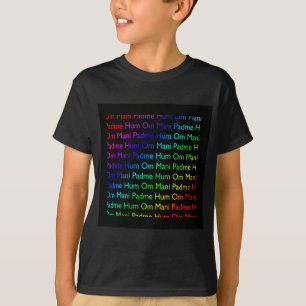 Rainbow Om Mani Padme Hum (på svart) T-shirt