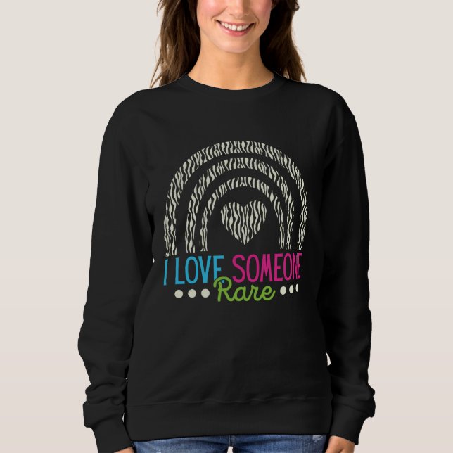 Rainbow Rare Disease Awareness I Love Someone Rare T Shirt (Framsida)