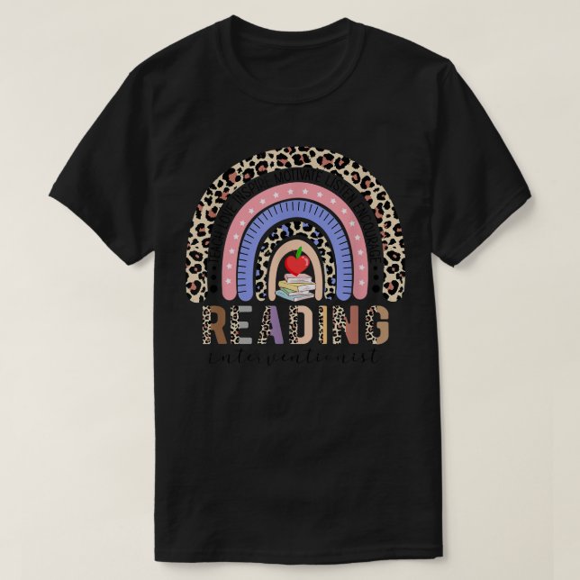 Rainbow Reading Interventionist Bok Älskare lärari T Shirt (Design framsida)