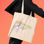 Rainbow Scissors Hair Stylist Chic Salon Marknadsf Tygkasse<br><div class="desc">En chic hårstilist business marknadsföring to te bag med en spricka av färg i logotypen för regnbågssaxar. Anpassa det här moderna HGBTQ-skönhetsalongen och det här snygga affärsalternativet i ett coola-vitt skript för en hårfrisör eller färgorist för ett stort öppnings- eller annat reklamevenemang.</div>