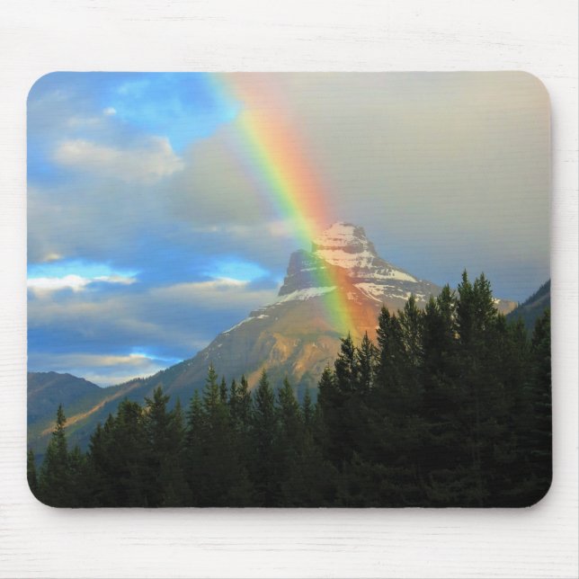 Rainbow & Stormy Himlar over Snowy Forest Mountain Musmatta (Framsidan)