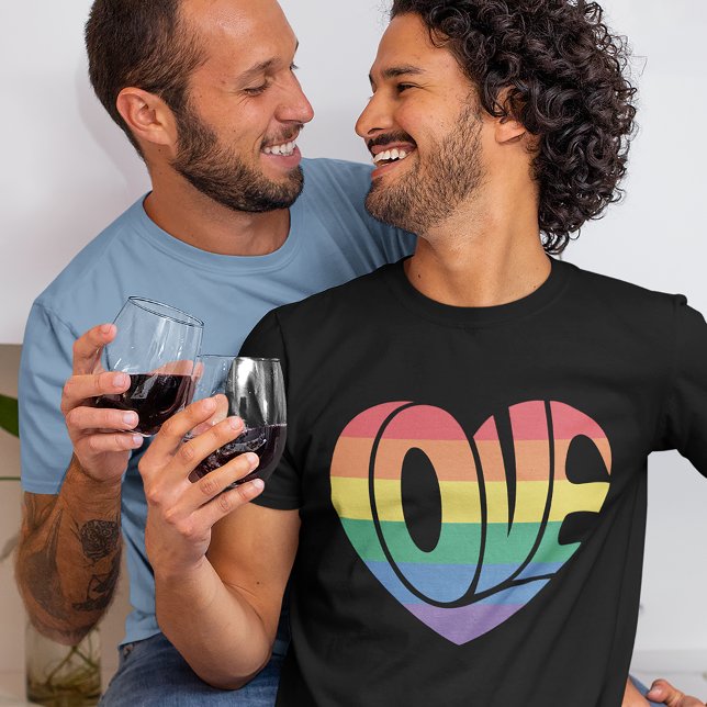 Rainbow Stripe Kärlek Heart Gay pride T Shirt (Skapare uppladdad)