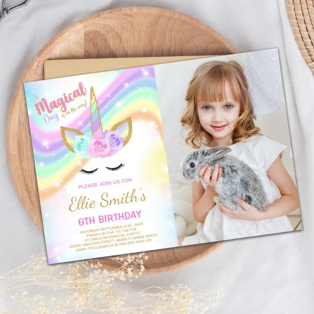 Rainbow Unicorn Birthday-inbjudningar med foto Inbjudningar (Rainbow Unicorn Birthday Invitations with photo)