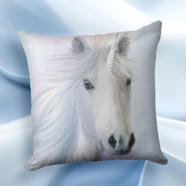 Rainbow Unicorn Fantasy Fine Art Pillow Kudde (Pillow featuring a painting of a unicorn on a pastel rainbow - magical dream world)