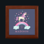 Rainbow Unicorn Wooden Jewelry Keepsakbox Minnesask<br><div class="desc">En söt personlig-flickors rosa och lila regnbåge,  enkornigspapper,  judekornlåda. Anpassa den för din lilla flickas födelsedag. Designad för dig av Blackberry Boulevard.</div>