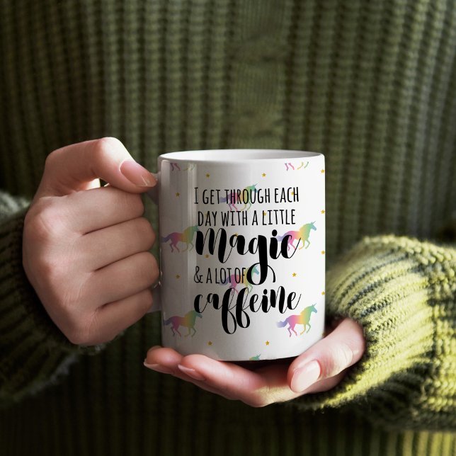 Rainbow Unicorns & Guld Stars Mönster Kaffemugg (I get through the day with a little magic and a lot of caffeine Rainbow Unicorn Mug)