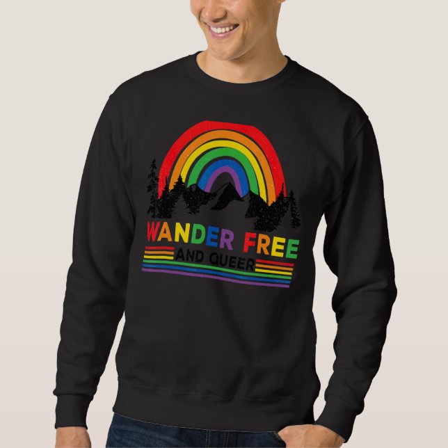 Rainbow Wander Free and Queer Lycklig Camper Lgbt  Lång Ärmad Tröja (Framsida)