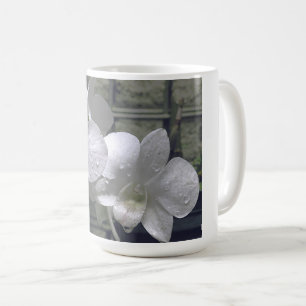 "RAINDROPS ON WHITE ORCHIDS" KAFFEMUGG