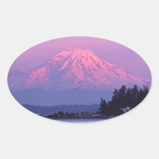 Rainier i Sunset, Washington State. Ovalt Klistermärke