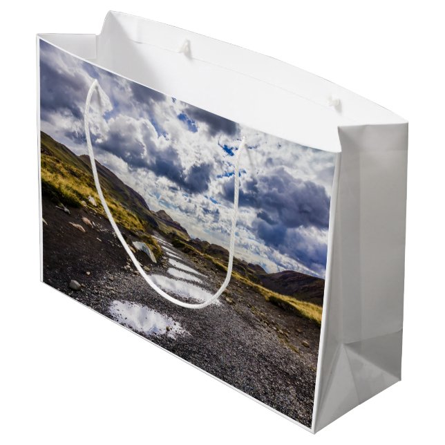 Rainy Day in Torres Del Paine NP (Baksidan Vinklad)