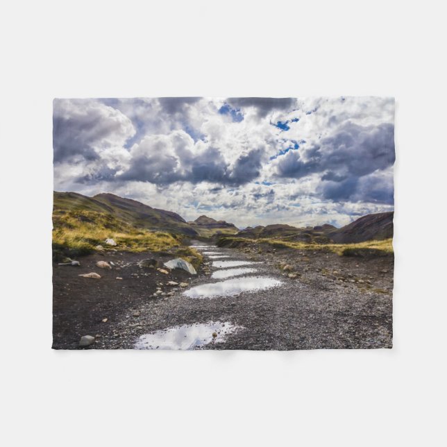 Rainy Day in Torres Del Paine NP Fleecefilt (Framsidan (Horisontell))