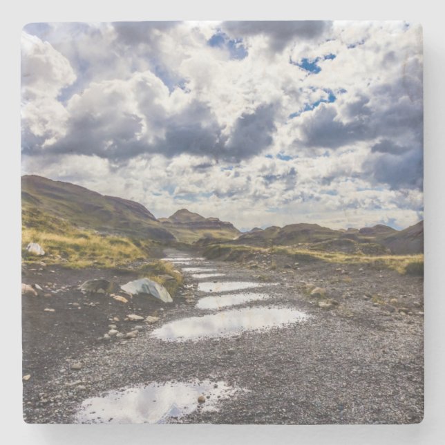 Rainy Day in Torres Del Paine NP Stenunderlägg (Framsidan)