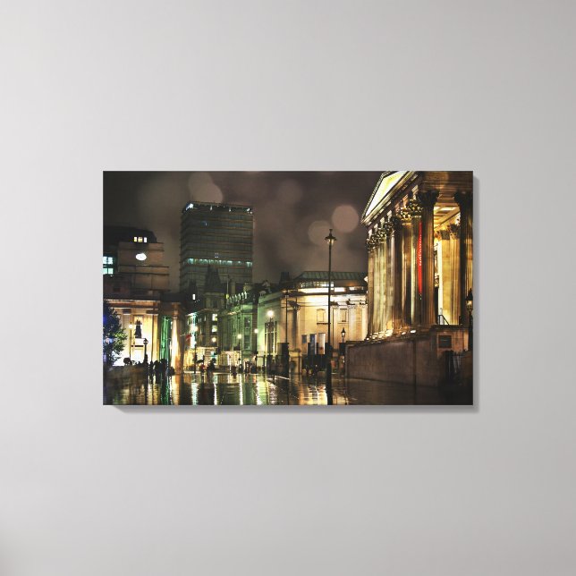 Rainy Trafalgar Square Canvastryck (Framsida)