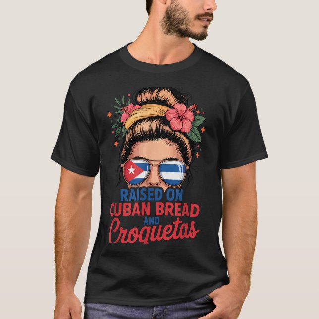 Raised On Cuban Bread And Croquetas Messy Bun Cuba T Shirt (Framsida)