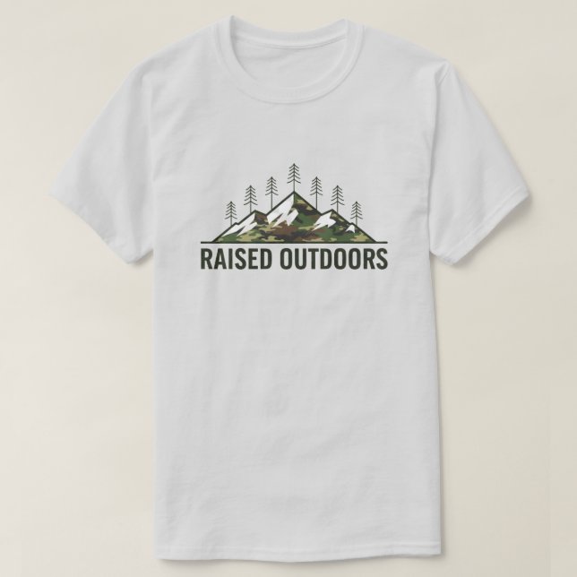 Raised Outdoors – Camo Mountain Pines T Shirt (Design framsida)