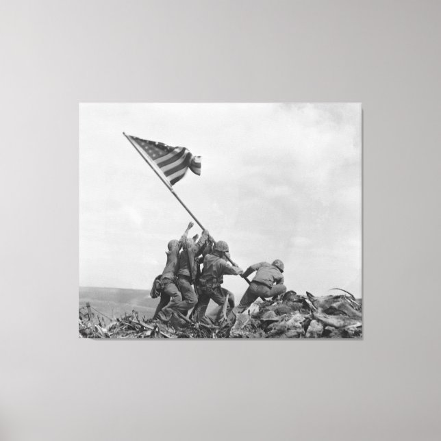 Raising American flagga on Iwo Jima (1945) Canvastryck (Framsida)