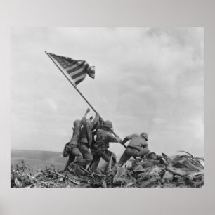 Raising American flagga on Iwo Jima (1945) Poster