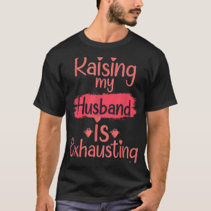 Raising my Make är Exhaucing Citat Joke Wife T Shirt