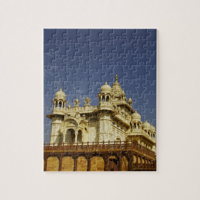 Rajasthan, Indien En kvinna som står vid och fornt Pussel (Vertikal)
