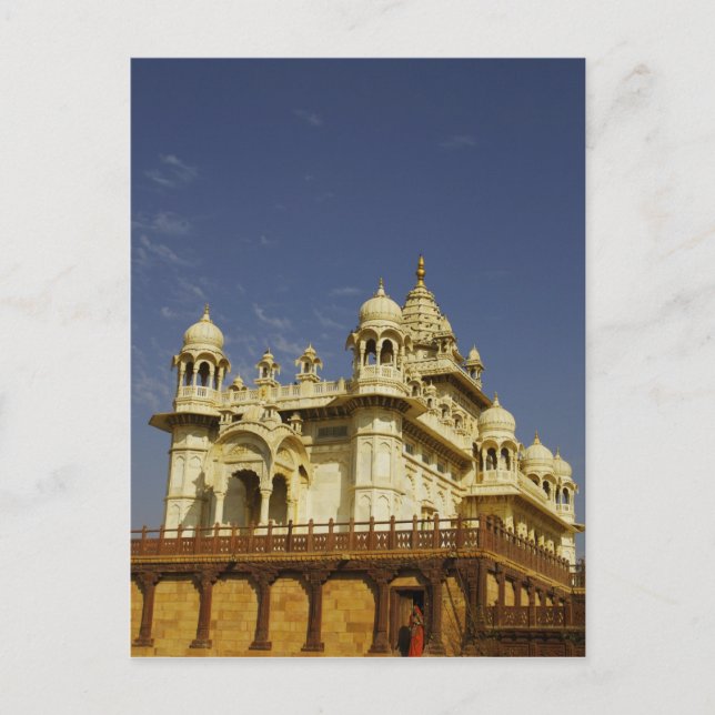 Rajasthan, Indien En kvinna som står vid och gamma Vykort (Framsida)