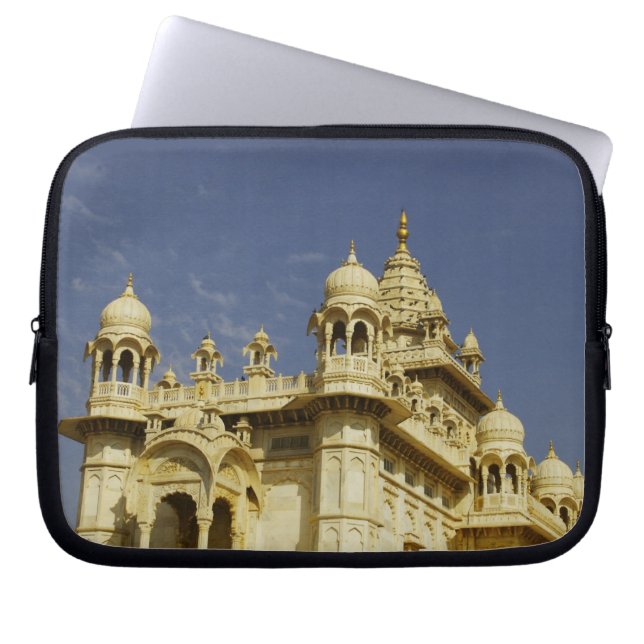 Rajasthan, Indien En kvinna som står vid och råkar Laptop Sleeve (Framsidan)