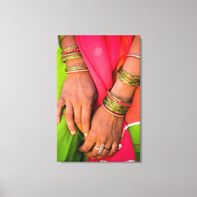 Rajasthan närbild på kvinnas händer canvastryck (Framsida)
