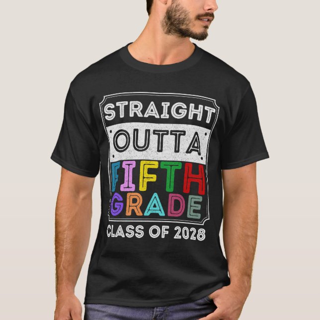 Rak Outta 5:e Klass-klassen 2028 Studenten T Shirt (Framsida)