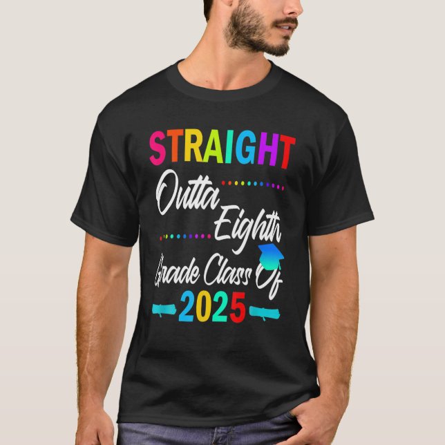 Rak Outta 8:e Klass-klassen 2025 Studenten T Shirt (Framsida)