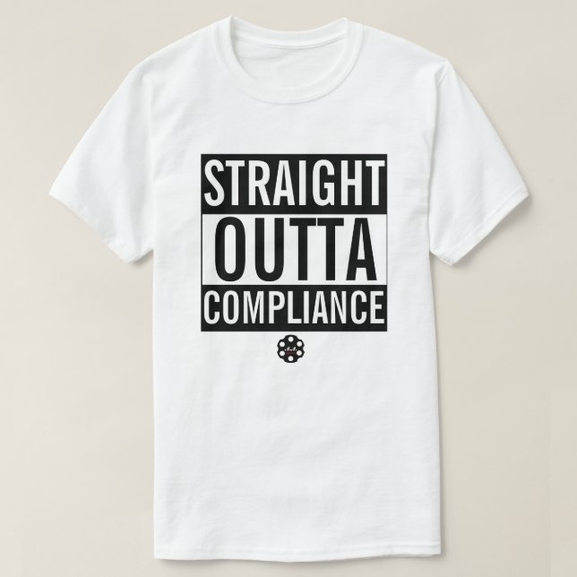 RAK OUTTA-ÖVERENSSTÄMMELSE T SHIRT (Design framsida)