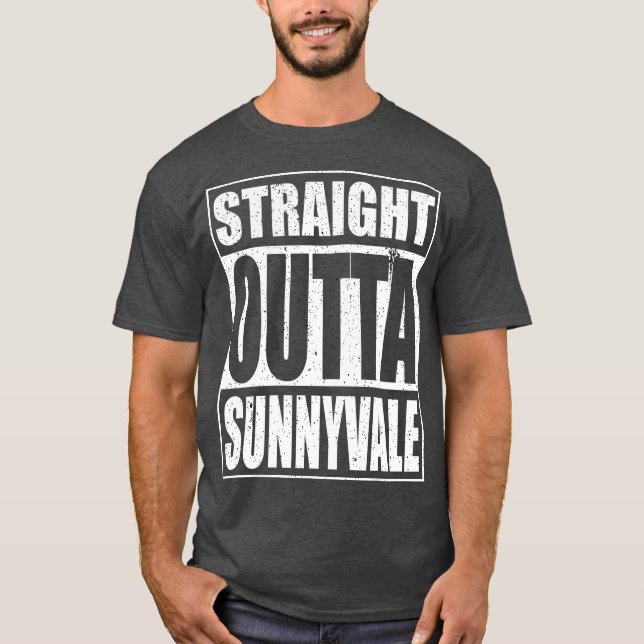Rak Outta Sunnyvale Trailer Park Camping T Shirt (Framsida)