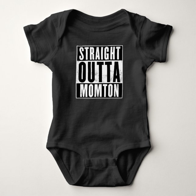 Raka Outta Momton Tee (Framsida)