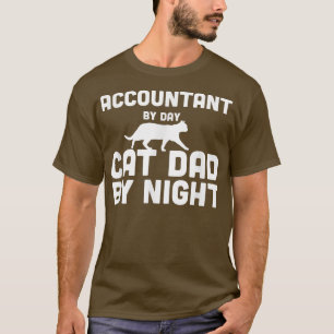 Räkenskapsförare per dag katt Pappa per natt T Shirt