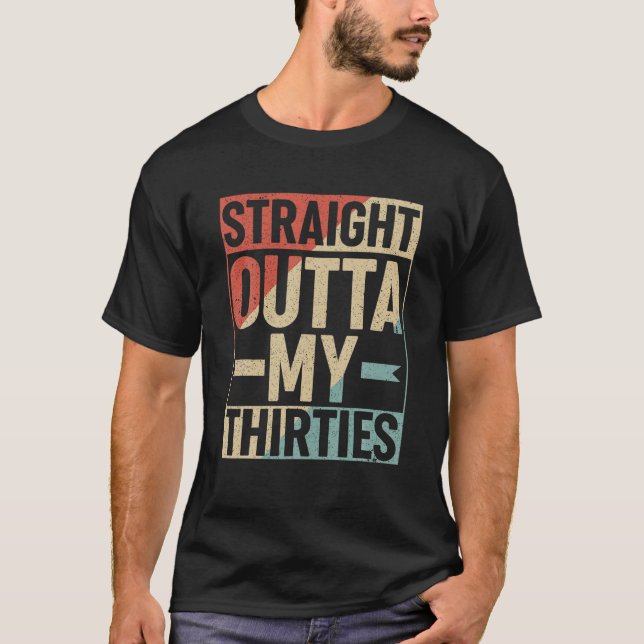 Rakt utanför 30 år gamla kvinnor Manar 40 t Shirt (Framsida)