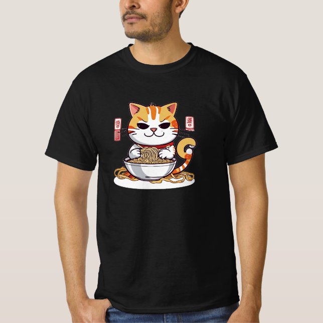 Ramen Cat Eating Noodles Design T-Shirt (Framsida)