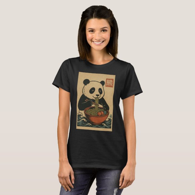 Ramen Noodle Eating: Panda Women's T-Shirt (Hel framsida)