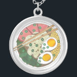 Ramen Noodles Bowl Japanska Food Restaurant Foodie Silverpläterat Halsband<br><div class="desc">Utformningen är en originalmarkörillustration av en ångande hett skål av porösa nudlar med gris, maj, ägg, bokklick och lök av grönt. Perfekt för nuddar älskare eller fläkt av japansk mat! Det finns också mycket att samordna livsmedelsprodukter från denna butik! Förstår du inte exakt vad du är tittar för? Kontakta Rebecca...</div>