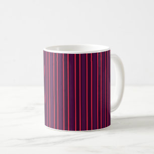 Rand av plommon och rödkandy kaffemugg