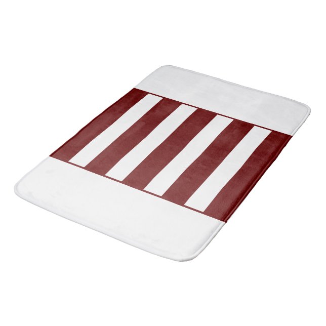 Rand i mitten. Mörk Röd och vit. Badrumsmatta (Vinklad)