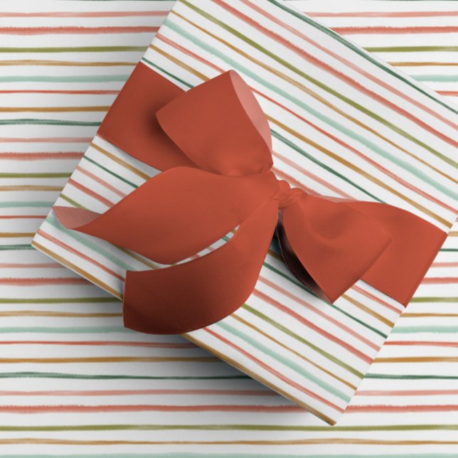 Rand med färglöst vattenfärg presentpapper (Colorful watercolor stripe Christmas holiday gift wrapping paper.)