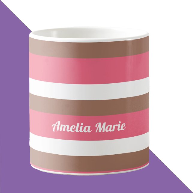 Rand Mönster Mocha Brown Rosa White Personalize Kaffemugg (A mug that has a pink, brown and white stripe pattern with text you can customize!)