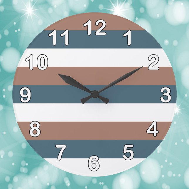 Rand Mönster Teal Brown White Nummer Stor Klocka (A clock with a pattern of teal, brown and white stripes.  Also has white numbers.)
