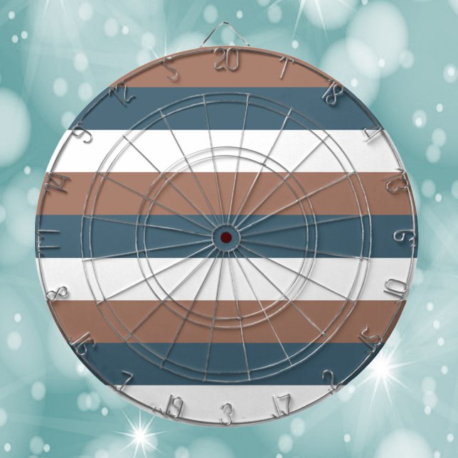 Rand Mönster Teal Mocha White Darttavla (A dart board with teal, mocha brown and white stripes.)