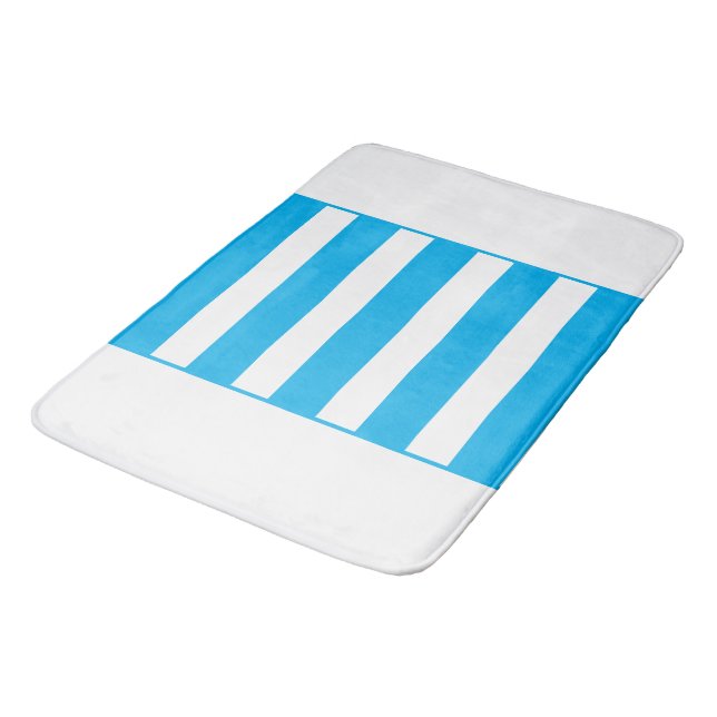 Ränder i mitten. Himelsblå och vit. Badrumsmatta (Vinklad)