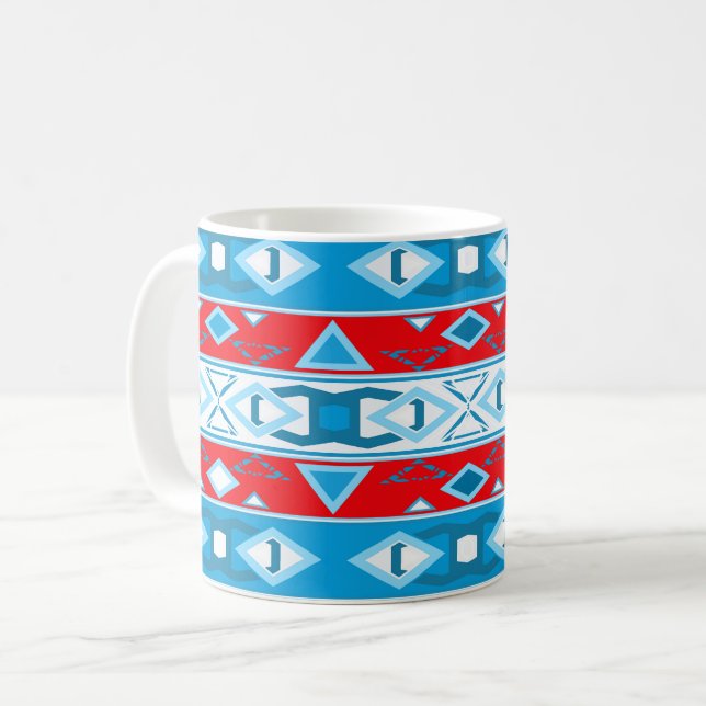 Ränder och geometriska former av rött blått vitt kaffemugg (Framsida vänster)
